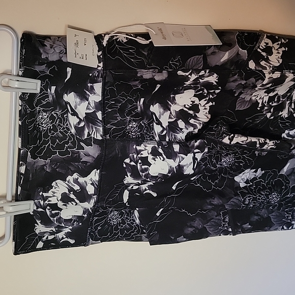 Balance Collection Leggings - Picture 2 of 5